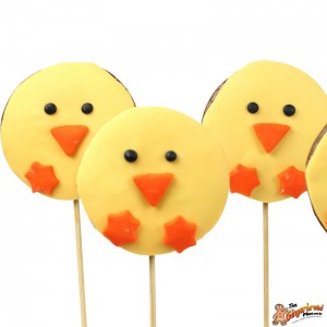 Chicken cookie pops for your farmyard party