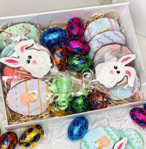 Easter_Cookie_boxes inside_decorated_easter_egg-cookies_chocolate_eggs